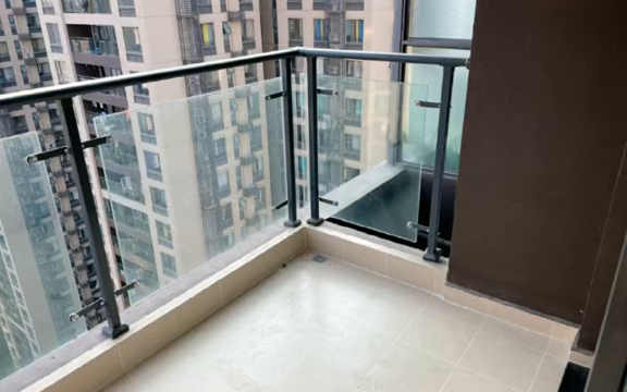 24 tuổi dành cả tháng lương để cải tạo ban công thành không gian như mơ.