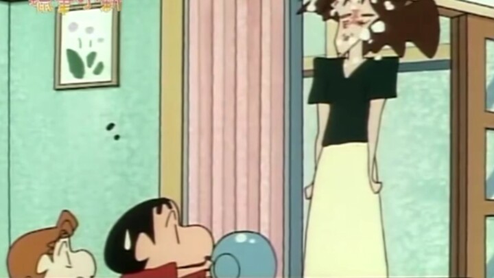 【Crayon Shin-chan】Mẹ Misae bảo Shin-chan đi mua đậu phụ, Shin-chan hết sức bảo vệ để đậu phụ không b