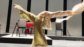 青山原不老 为雪白头 绿水本无忧 因风皱面