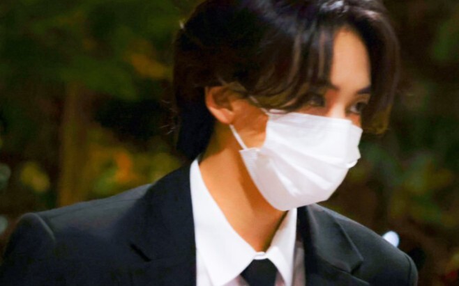 【Yoon Jeonghan】Một quý ông thanh lịch trong bộ vest trên bề mặt, còn bên trong…