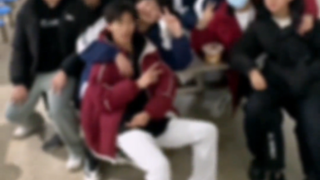 الرئيس الصفّي × مسؤول الشؤون الدراسية: طلب "خاص" من مسؤول الشؤون الدراسية بشأن الصورة الجماعية (إغرا