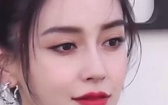Hiện tại ảnh bìa trên trang cá nhân của tôi vẫn là cô ấy #angelababy #Lâm Nhất #đội ngũ người dân nh