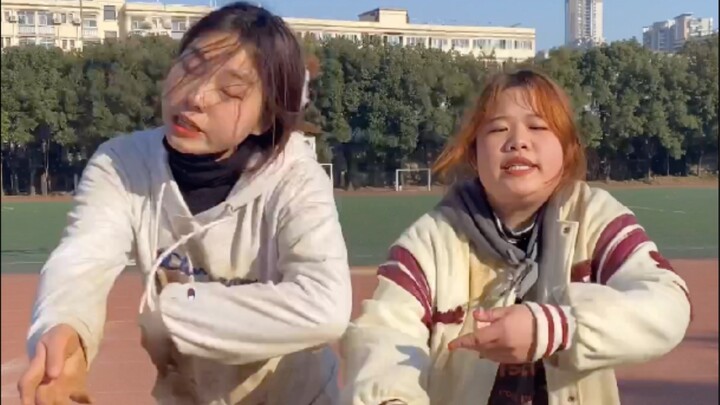 我们家洗衣机今晚卡了两斤水泥