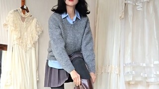 Motif macan tutul + stoking hitam + rok lipit = penuh gaya kampus...