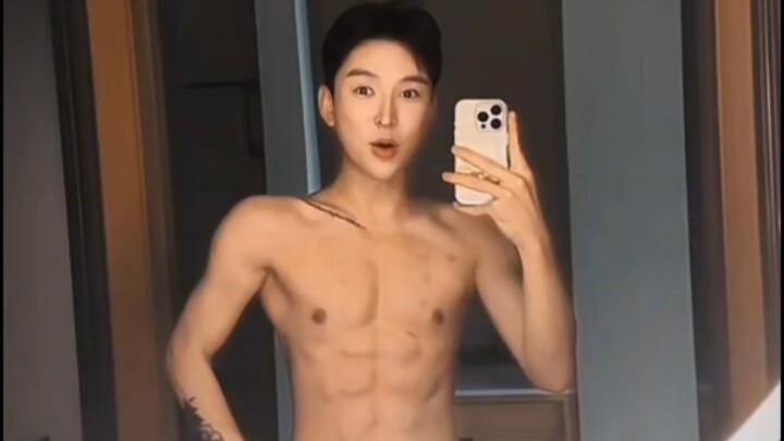 การแกะสลักกล้ามเนื้อหน้าท้องเทียมบนทีวีเพาะกาย