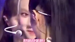 ซ่งอวี่ฉี คุณกำลังดูอะไรอยู่น่ะ!!