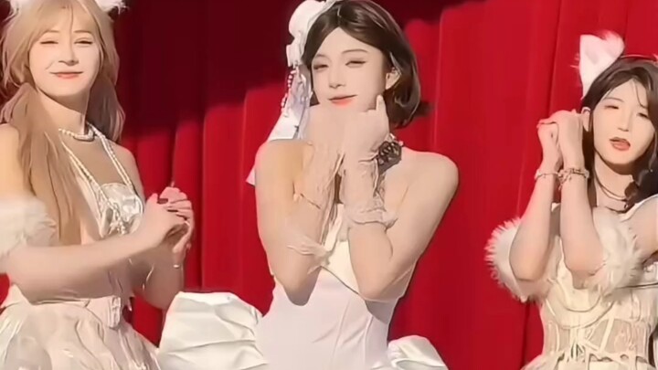 These girls are absolutely killer at girl group choreography!