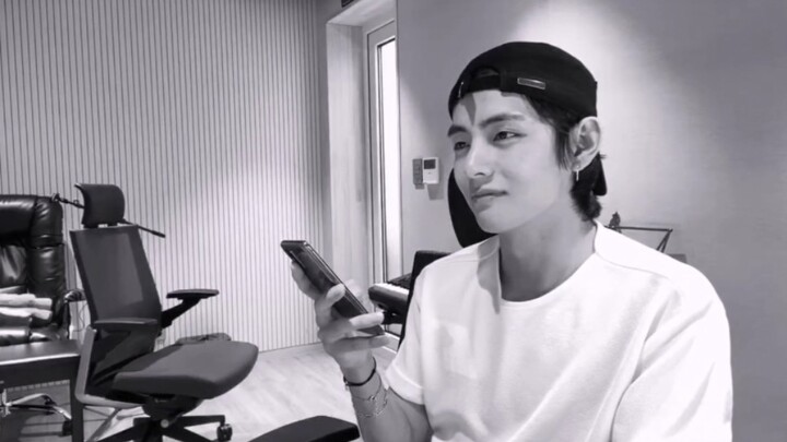 【BTS】 LOL! Tae Hyung's BGM shounds like mosquitoes are dancing