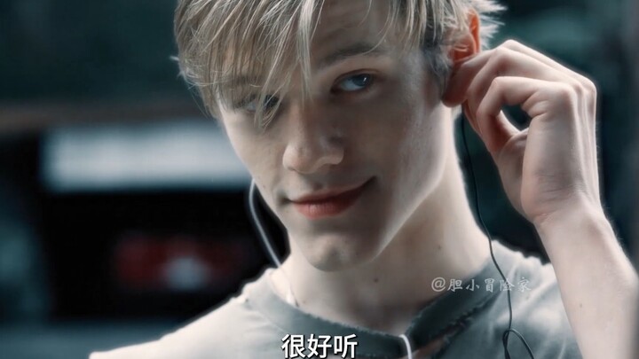 “Begitu musik mulai diputar, crush-ku muncul…”