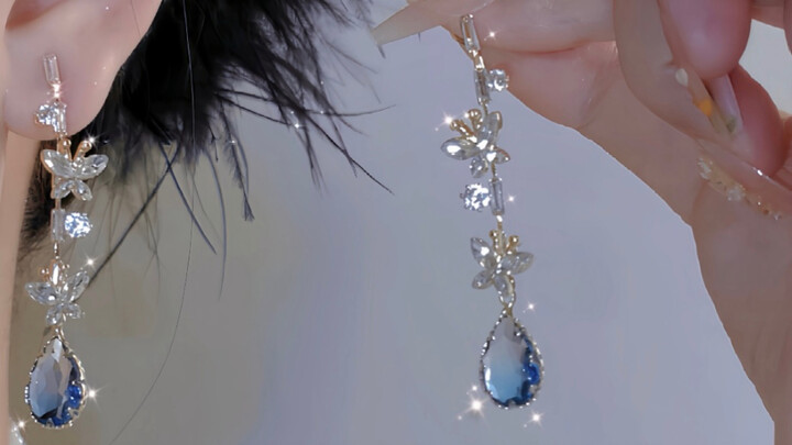 Một vệt xanh băng trên đỉnh tai, đẹp đến nghẹt thở