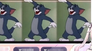 สาวโลลิต้าชาวญี่ปุ่นตื่นเต้นกับการดูละครล้อเลียน Tom and Jerry