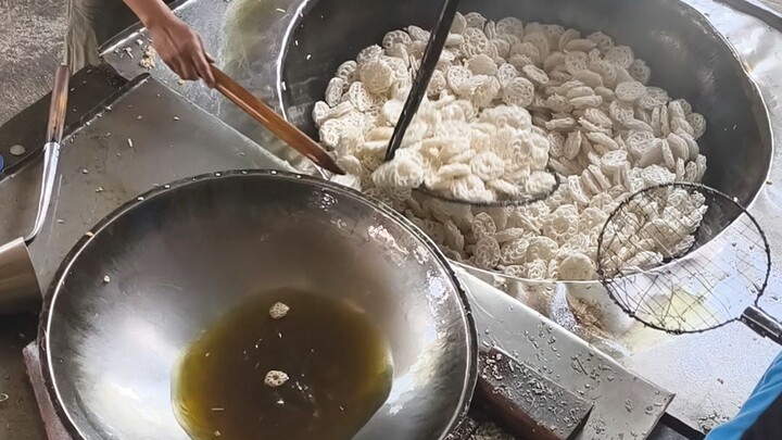 proses menggoreng kerupuk