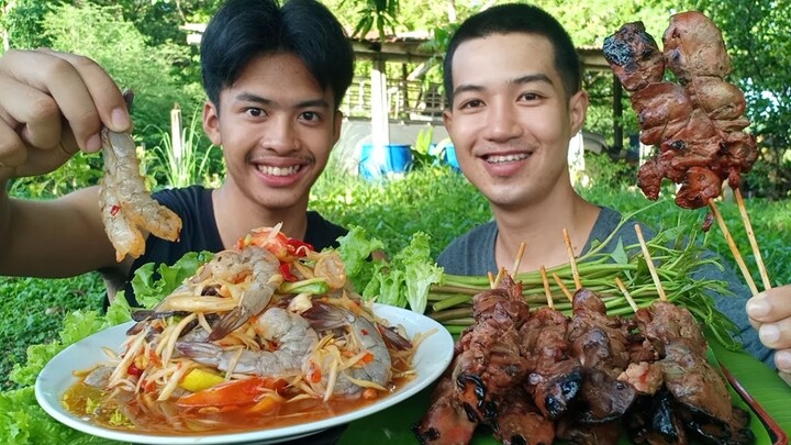 ตำกุ้งสดรสแซ่บ กับตับย่างหอมๆมันๆ มากินด้วยกันนะครับ.