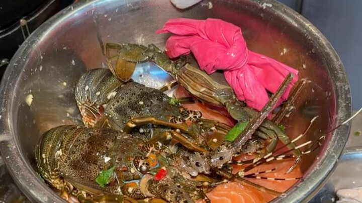 Do you think this 888-yuan assorted raw-marinated seafood platter is worth it?