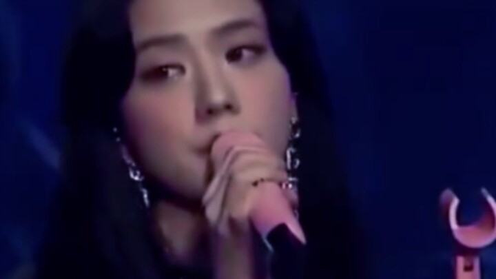 Nada pindah yang seperti dewa ini benar-benar nge-“waw”in kakak di layar umum!