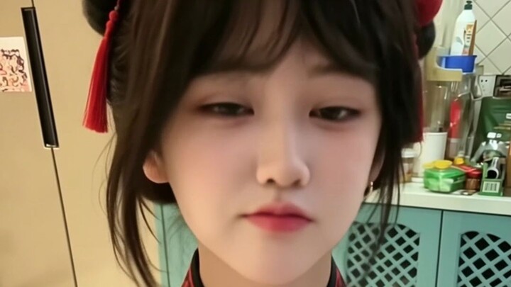 Yuanyuan’s Chinese Mother Head-Shaking Dance