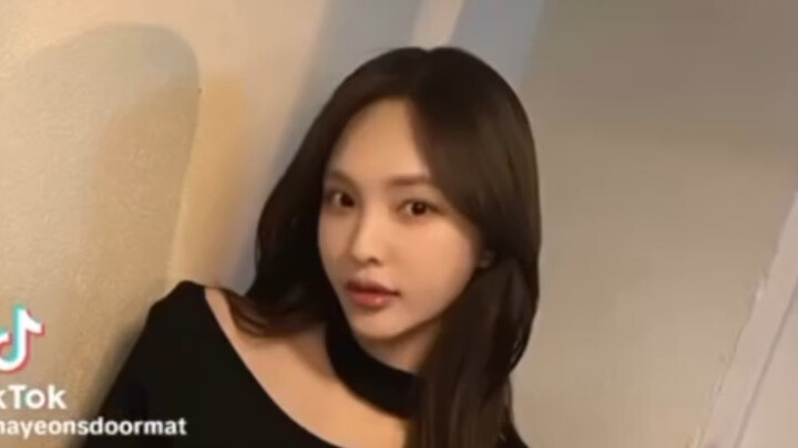 【TWICE】Wow… TWICE’s makeup artist looks just like someone….