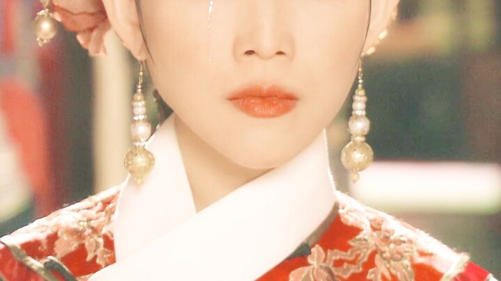 ต่อมาถึงได้รู้ว่า แท้จริงแล้วเพราะเธอสวยเกินไปตอนเปิดกล้อง จนต้องเปลี่ยนเมคอัพใหม่!