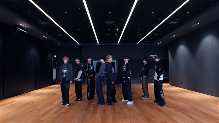 ALPHA DRIVE ONE “FREAK ALARM” Dance Practice