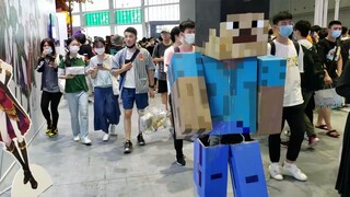 Đây là kiểu cosplay ngu ngốc gì thế?