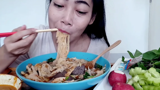 ก๋วยเตี๋ยวไก่มะระเต็มถ้วย มีใครมาหาด้วย กินโชว์