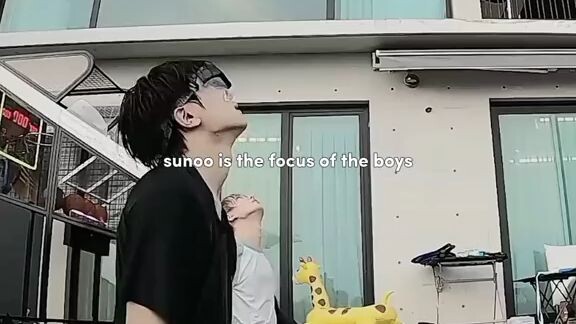 sunoo is the focus of the boys🥵