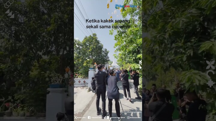 Gemes Banget! Aksi Seorang Kakek Langsung Bawa Kabur Balon usai Berfoto, Dikasih ke Cucunya