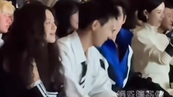 一个走秀一个看秀，上的热搜各有各的好笑。#王安宇#沈月