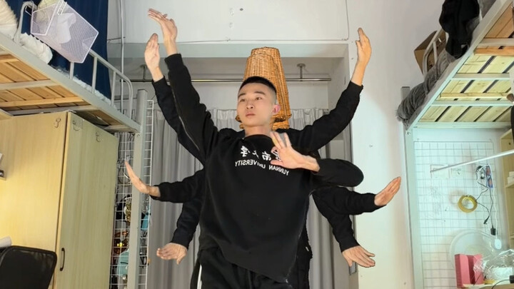 Chàng trai điển trai thế này mà lại có tận 5 người!!