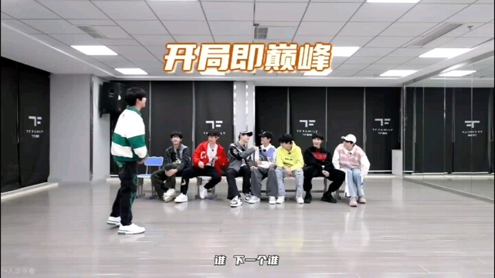 Ai mà cưỡng lại được giọng nói trẻ trung, nũng nịu của Tô Tân Hạo chứ!!!