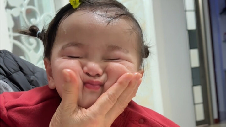 Does Grandma always wash her face like wringing out a towel?