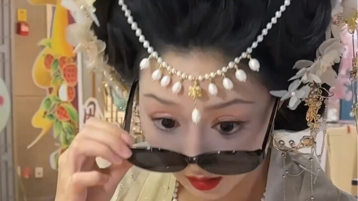 Hidup itu sulit, selir istana jual bakat.