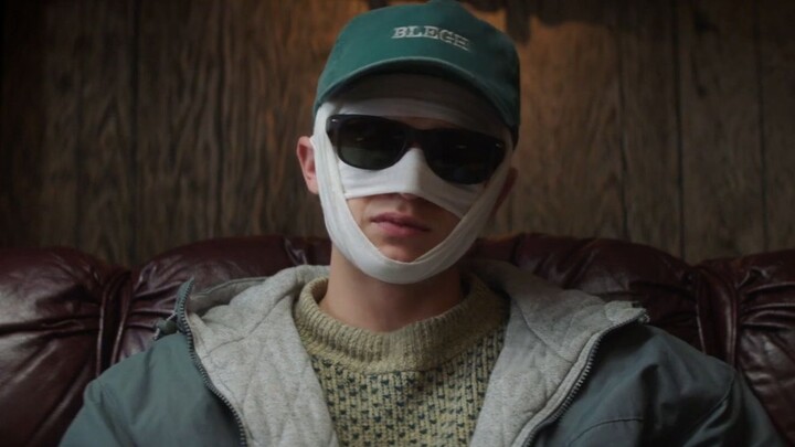 He's too handsome, and anyone who looks at him will die! Trailer for the black comedy "Gazing at Pre