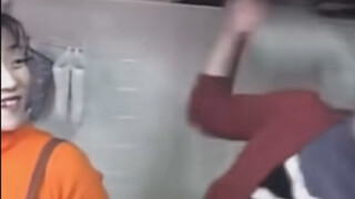 إنه لذيذ جدًا لدرجة أنه يمكنك تقطيع غطاء المدخنة إلى قطع!