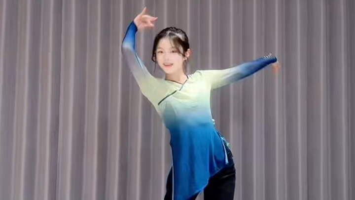 This music is so amazing! 😜 Here’s the Lichun dance you’ve been loving! 🥰💖🌹
