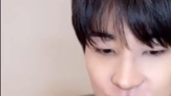 「全圆佑WONWOO」Siapakah yang lupa memberikan tanda tangan di dalam mobil? T_T