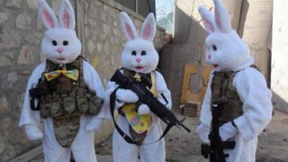 When Chinese players use a three-man guerrilla tactic to teach Western players on the US server what