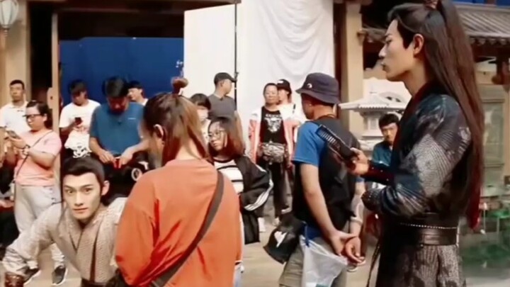 Menari saja untuk kami. Pria ini manis sekali, tak heran Hanguang Jun ingin membawanya kembali dan m