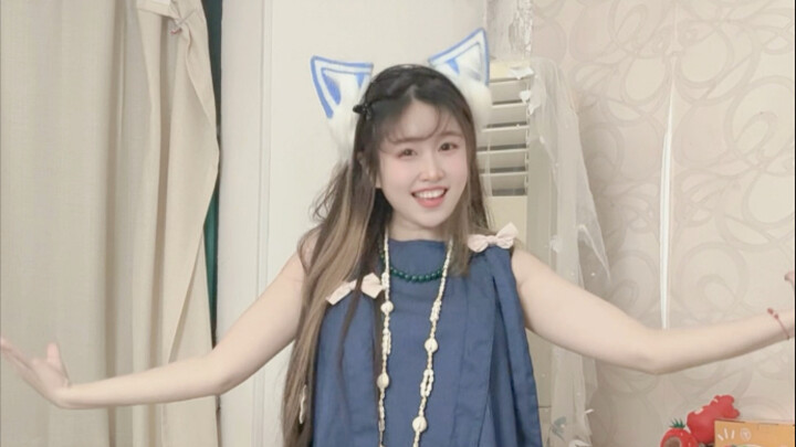 Things must get better and better! The streamer just received clothes from the No.1 sister!