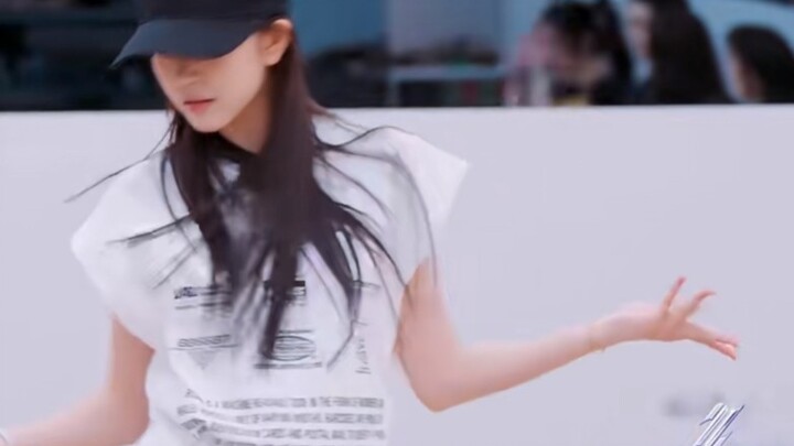 【Qianyu】Masih memakai topi hitam, lihatlah seberapa mirip aku dengan dulu. Qianyu kecil berusia 14 t