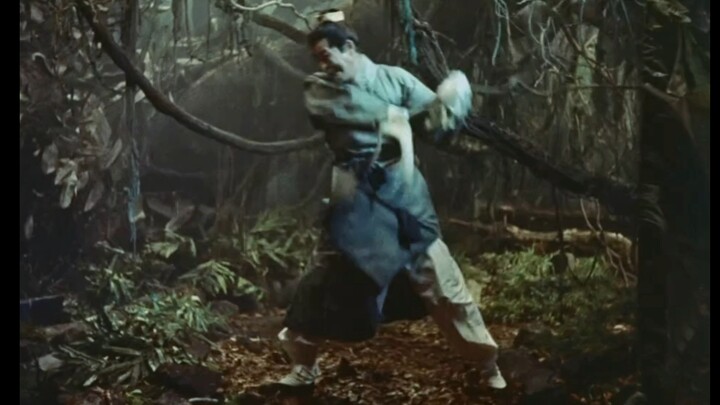 يُقال إن هذه هي النسخة اليابانية من "أسطورة الثعبان الأبيض" الأكثر وفاءً للنسخة الأصلية. شو شيان ضرب