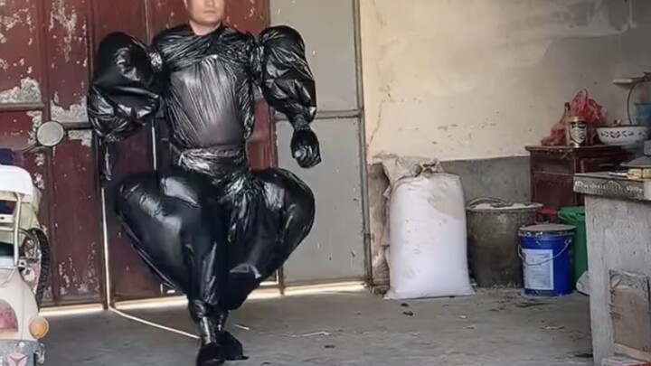 คอลเลคชั่นสุดฮาของเสี่ยวโมเกอที่เลียนแบบแฟชั่นโชว์ต่างประเทศ