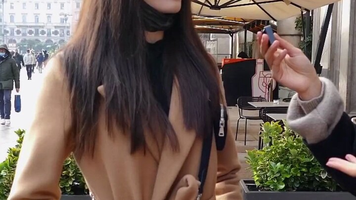 Hari ini ketemu cewek Italia berusia 20 tahun, benar-benar cantik banget!