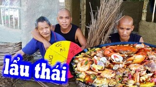 Thử Nồi Lẩu Thái Lan Siêu To Siêu Cay Cùng Vòng Quay Ẩm Thực - Ẩm Thực Hài Hước | Son Duoc Vlogs
