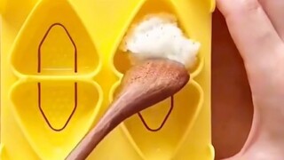 Một bà mẹ Hàn Quốc chuẩn bị hộp cơm trưa cho con mình, mất một giờ để chuẩn bị và ăn hết trong chưa 