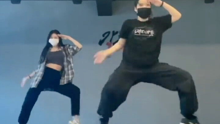 A main dancer always ready for the stage! Isn’t she about to debut?! Lee Chae-yeon practicing dance 