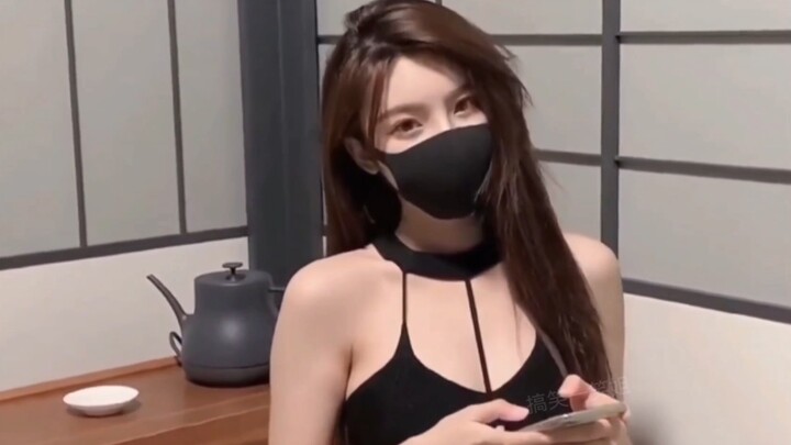 "The Queen is at the top of the food chain!! [Issue 570]