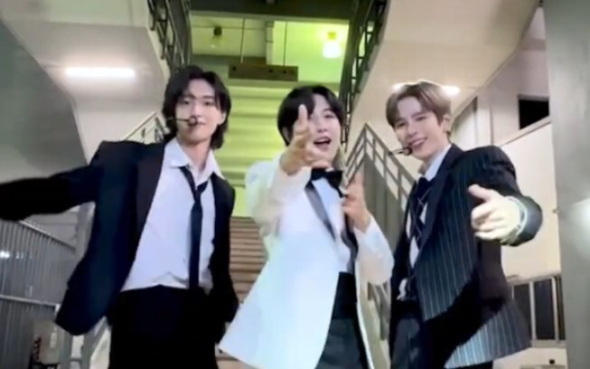 Ruang tunggu yang sama? Tantangan tari Talk Saxy+Get A Guitar dari RIIZE x NCT DREAM! Huang Renjun, 