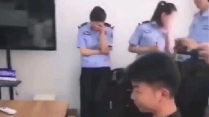 Police: Are you telling me about this card bug?