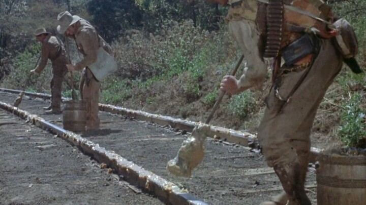 Tên cướp lại còn bôi mỡ lợn lên đường ray!